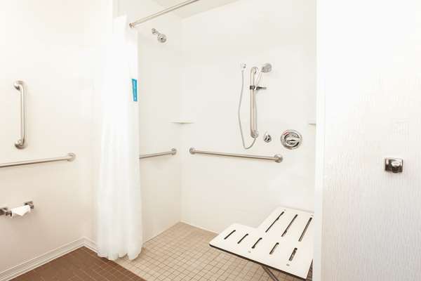  - Hampton Inn & Suites Niles