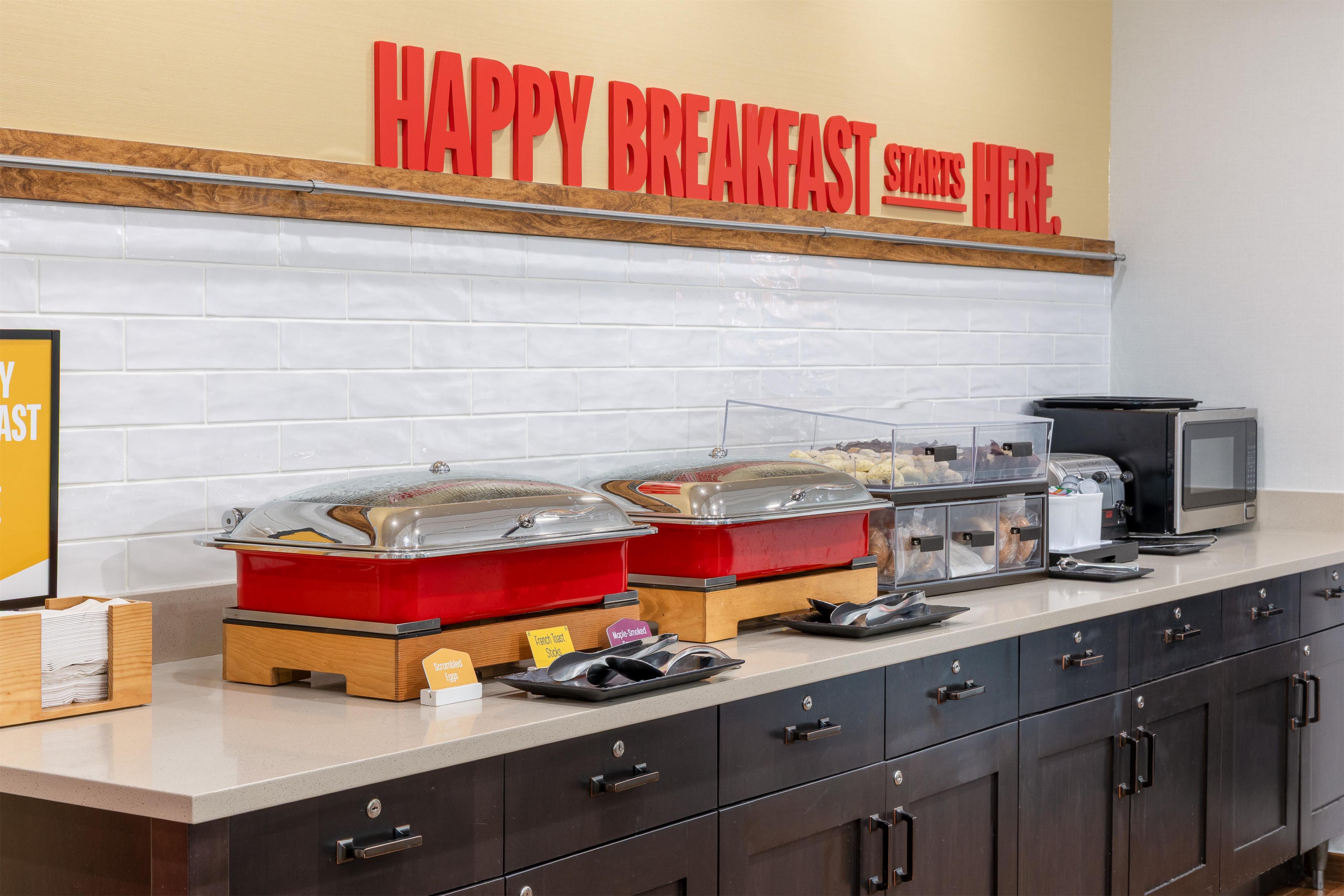 Breakfast Area | Hampton Inn & Suites Niles/Warren
