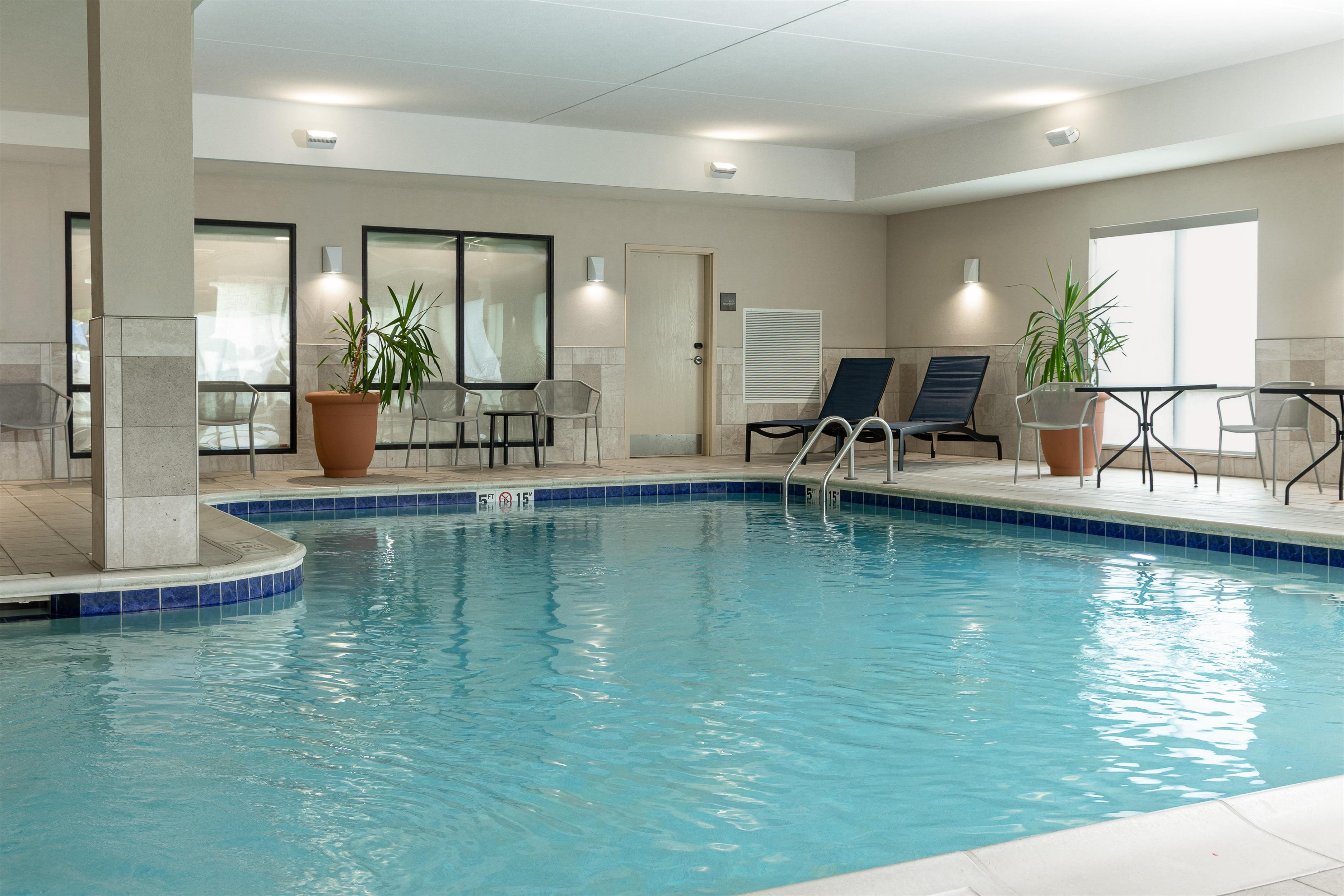 Pool | Hampton Inn & Suites Niles/Warren