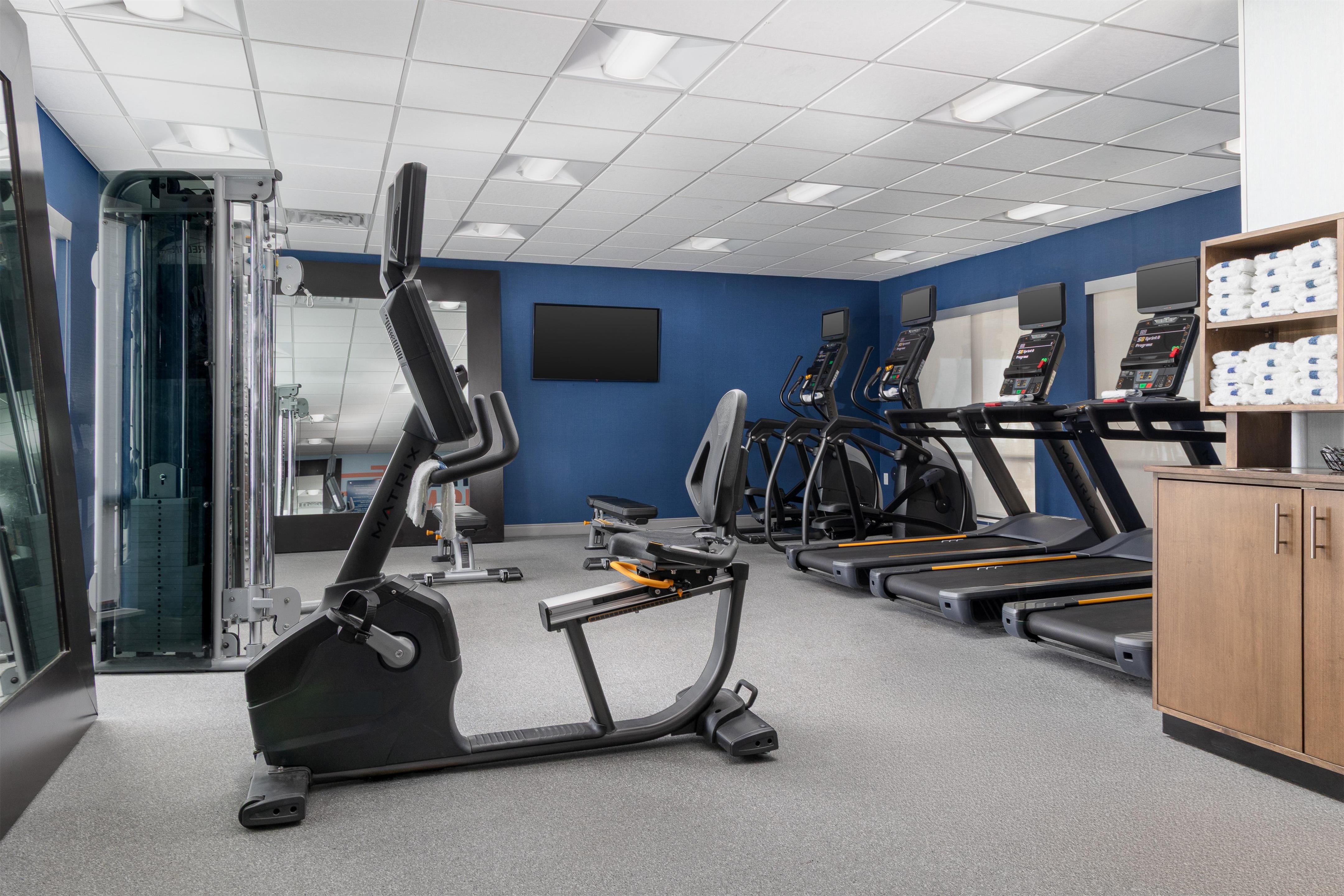 Health club fitness center gym | Hampton Inn & Suites Niles/Warren