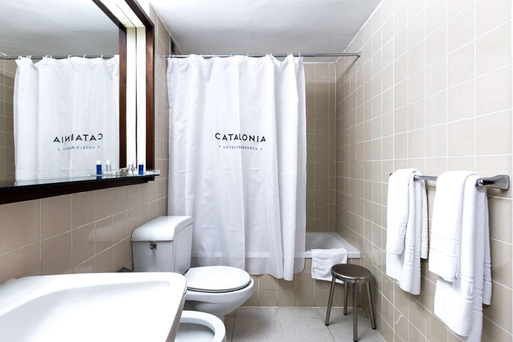 Catalonia Punta Del Rey-guestroom-Guest Room,Bathroom,On-Site.jpg