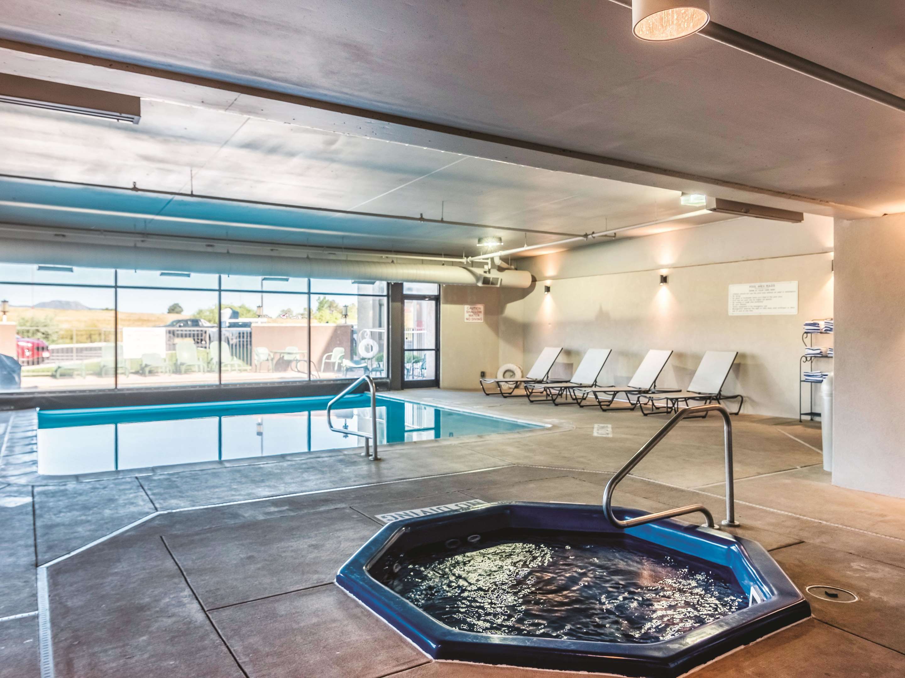 Pool | La Quinta Inn & Suites by Wyndham Colorado Springs North