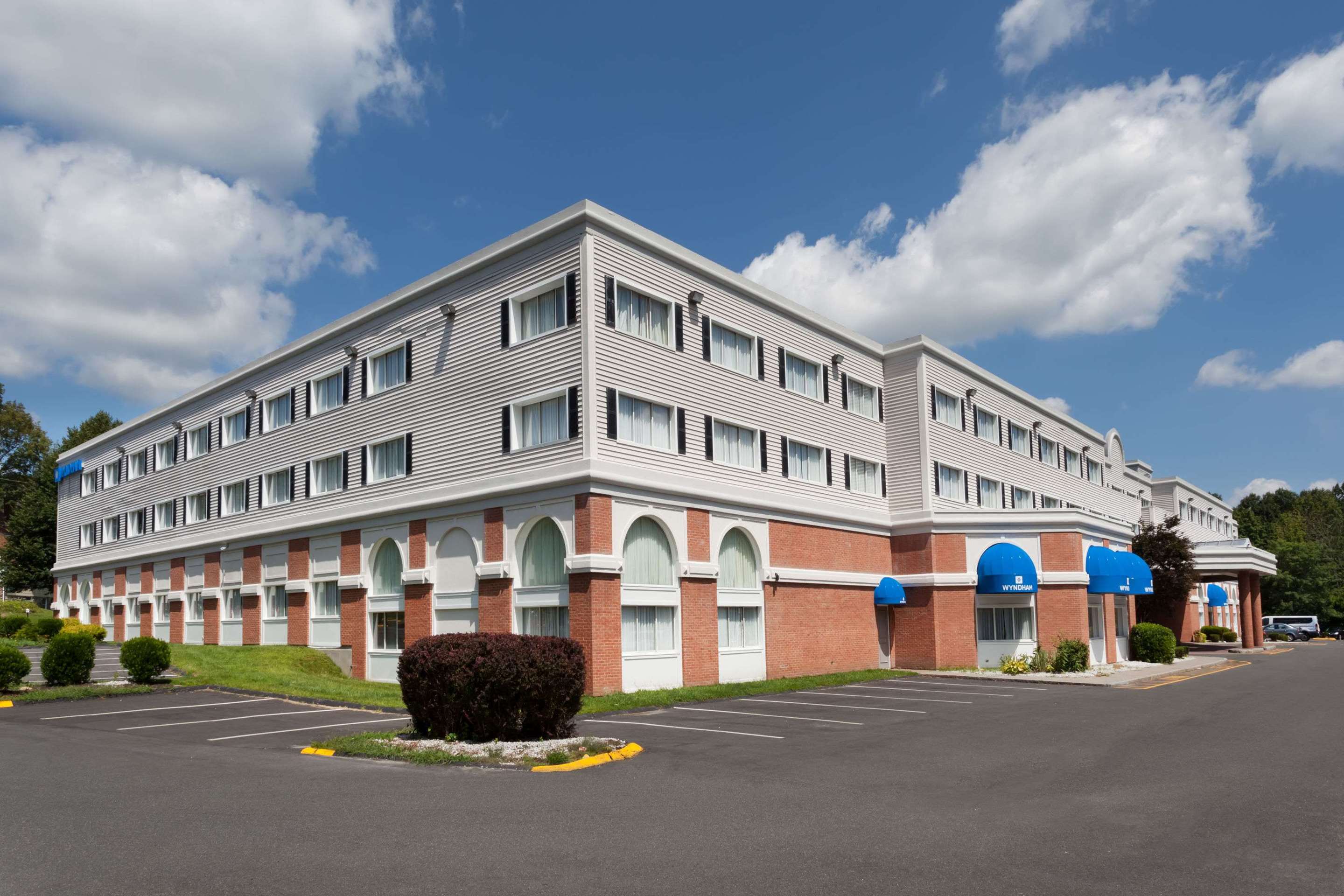 Exterior | Wyndham Southbury