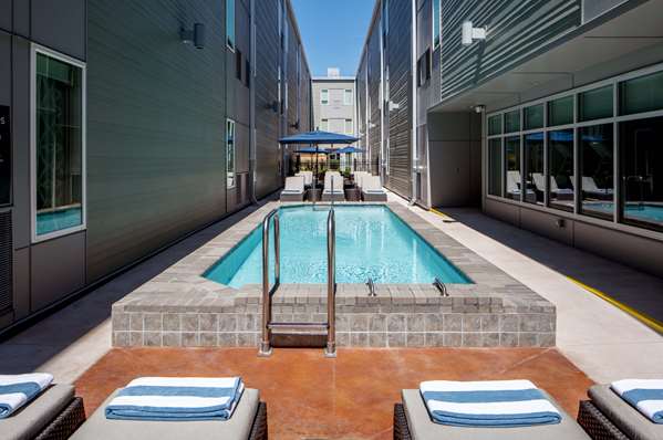 Pool - Homewood Suites by Hilton French Quarter New Orleans - I-10, Exit 235