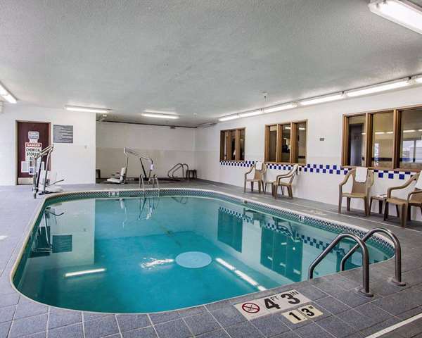 Pool - Baymont Inn & Suites Fort Dodge