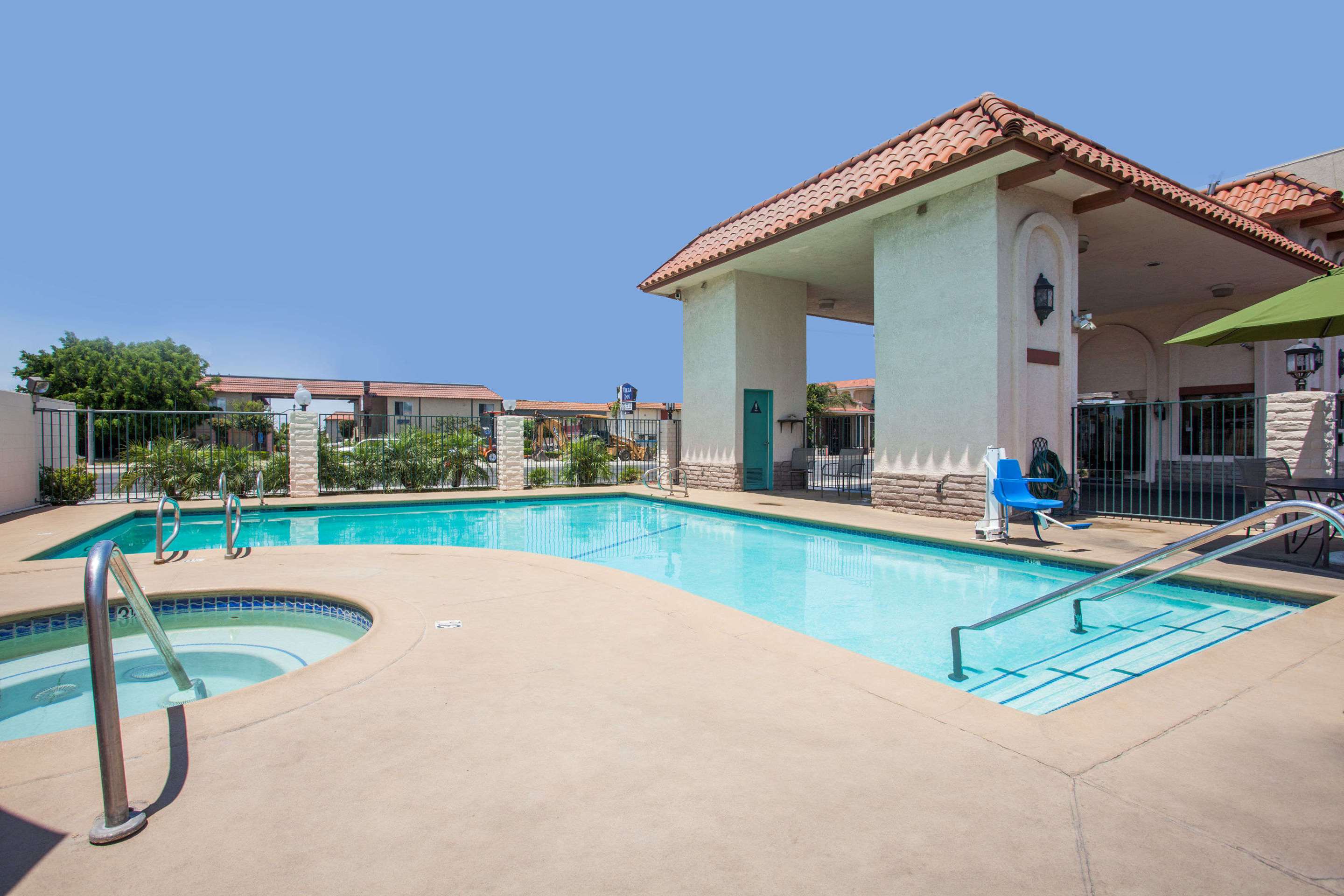 Pool | Days Inn by Wyndham Anaheim Near the Park