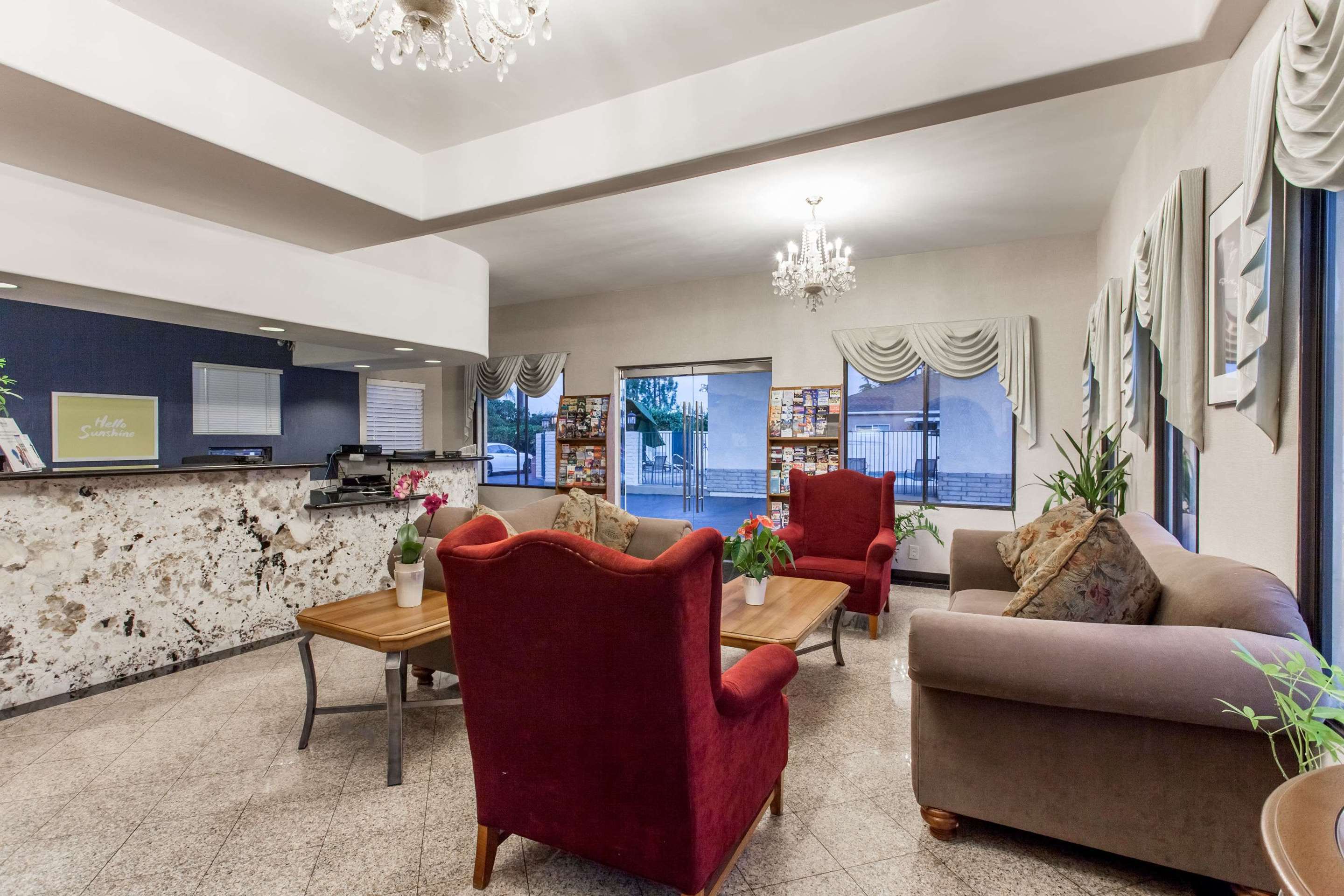 Lobby | Days Inn by Wyndham Anaheim Near the Park