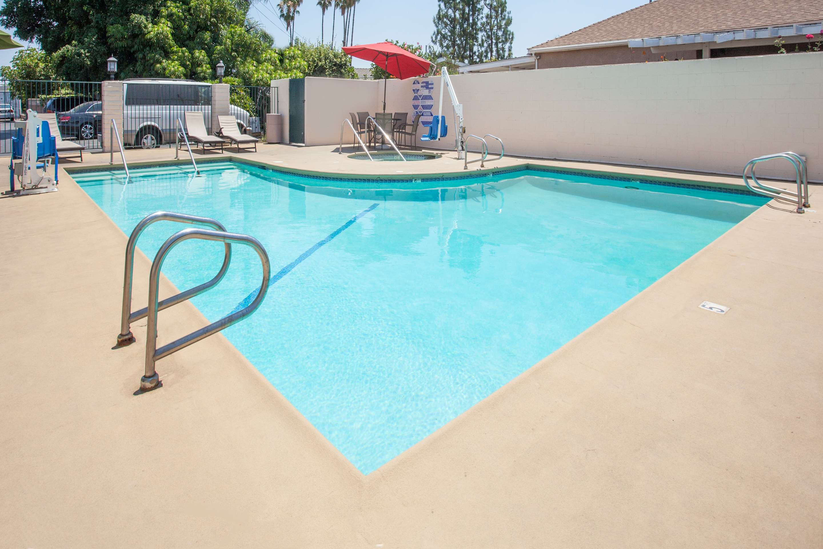 Pool | Days Inn by Wyndham Anaheim Near the Park