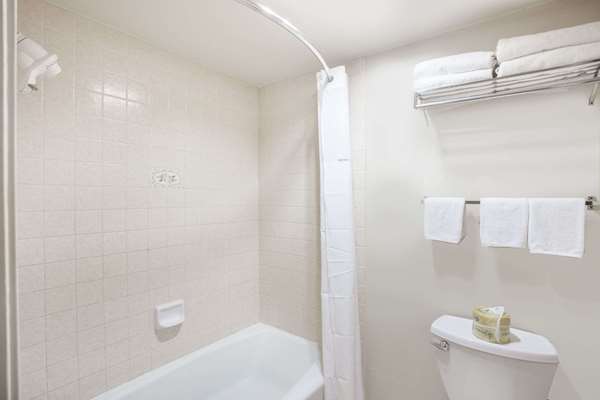  - Days Inn West Anaheim