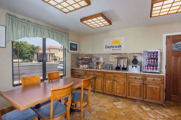  - Days Inn West Anaheim