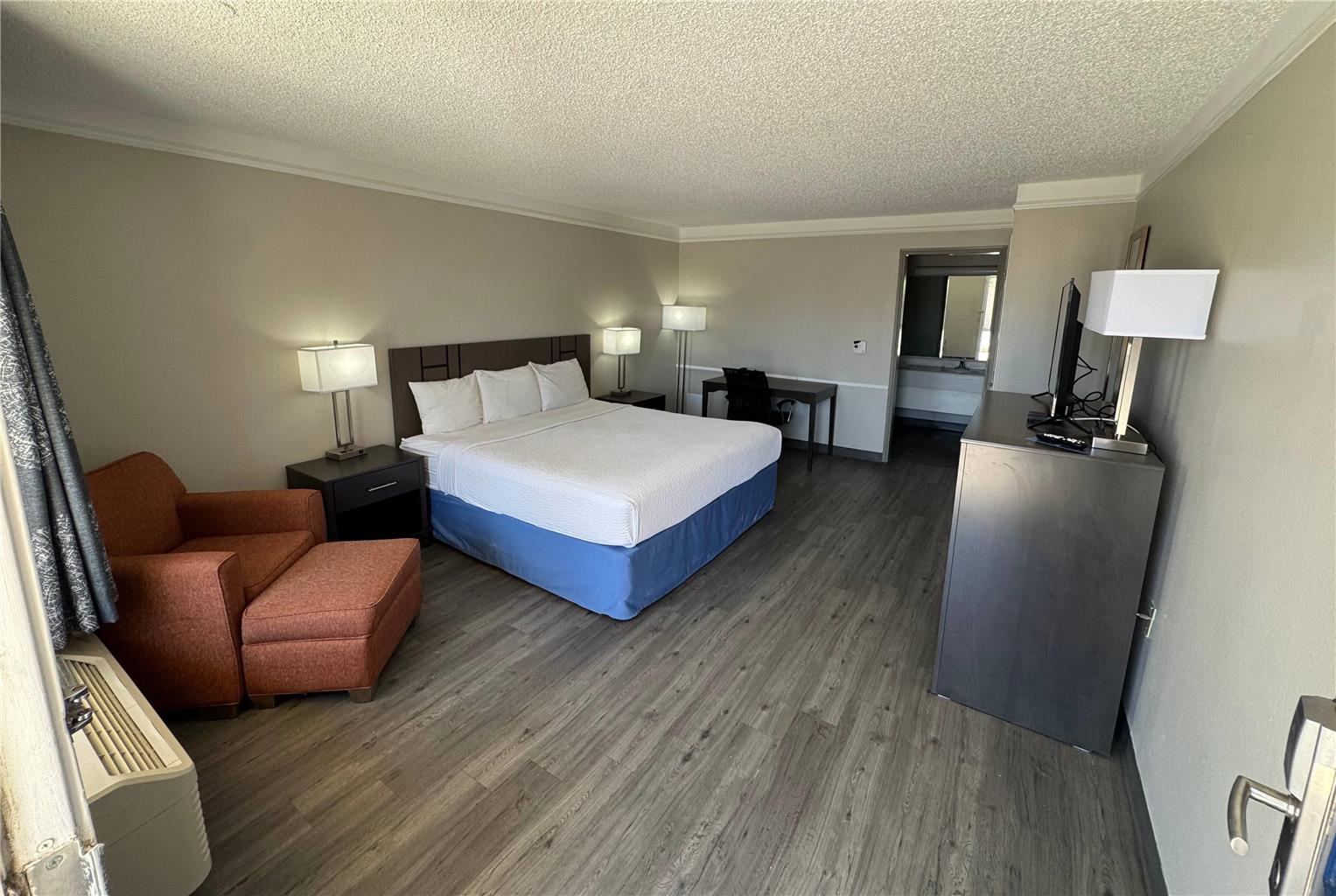 DAYS INN BY WYNDHAM, GEORGETOWN-guestroom-Guest Room,King bed,On-Site.jpg