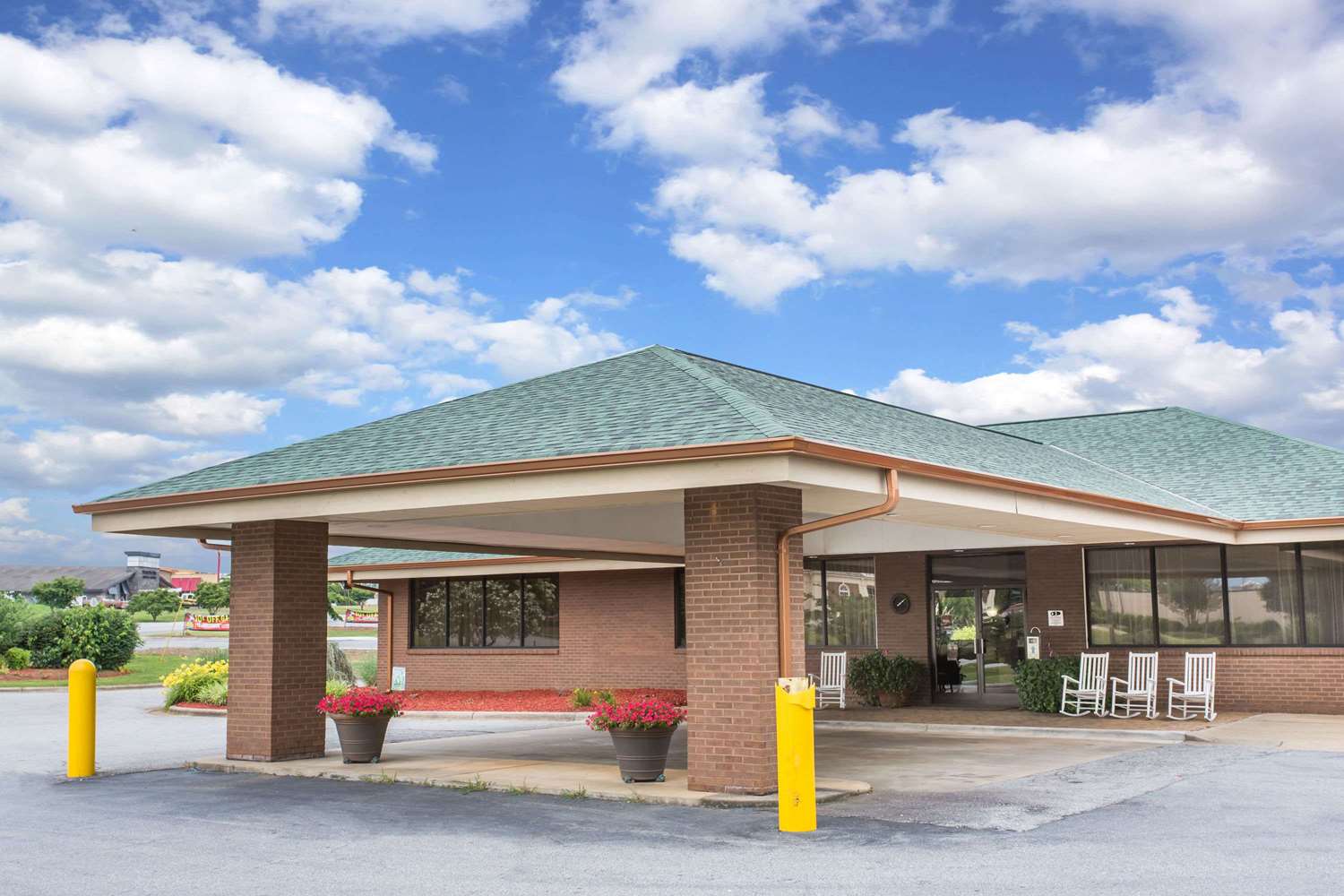Days Inn Wilkesboro, NC See Discounts