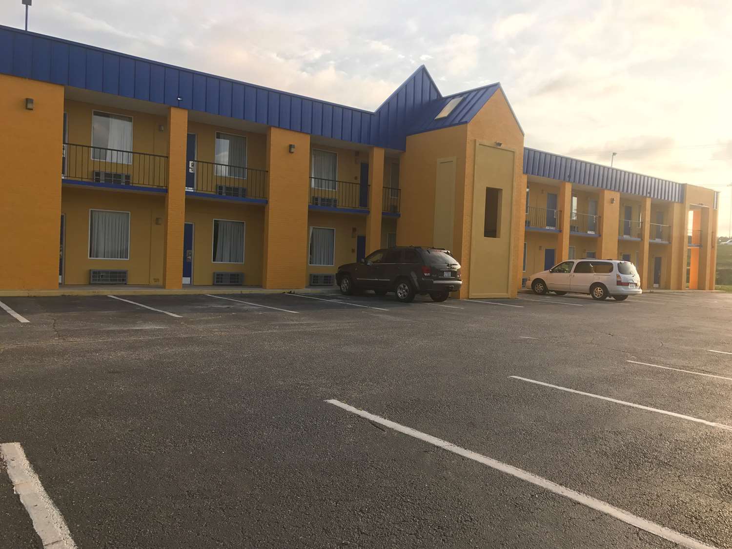 Knights Inn Lumberton I95, Exit 20, NC See Discounts