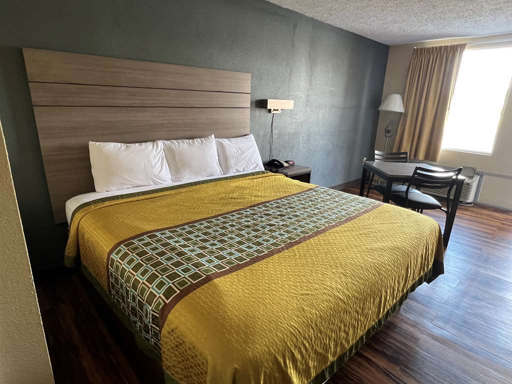 Knights Inn Lumberton-guestroom-Guest Room,On-Site.jpg