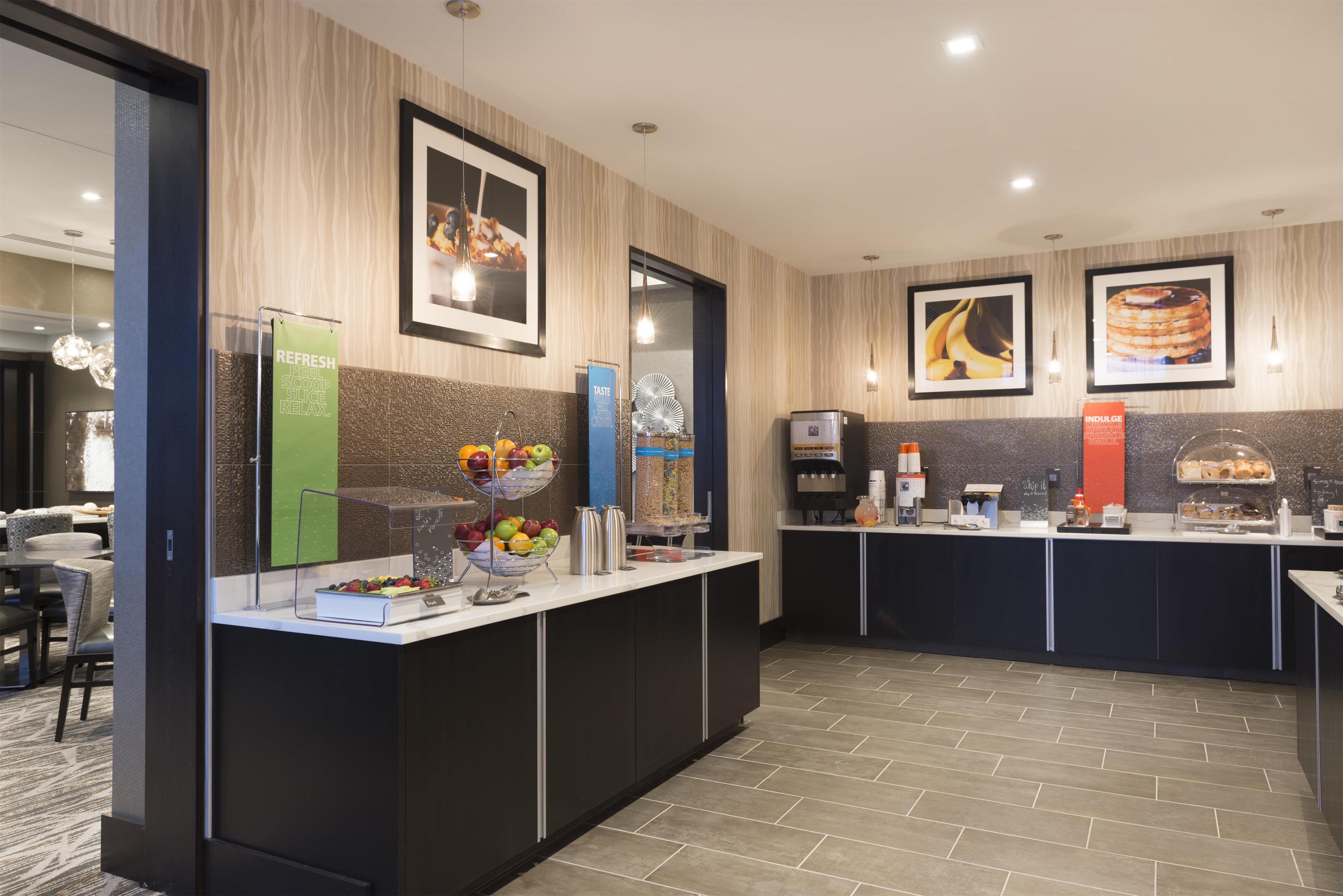 Breakfast Area | Hampton Inn & Suites Bridgewater