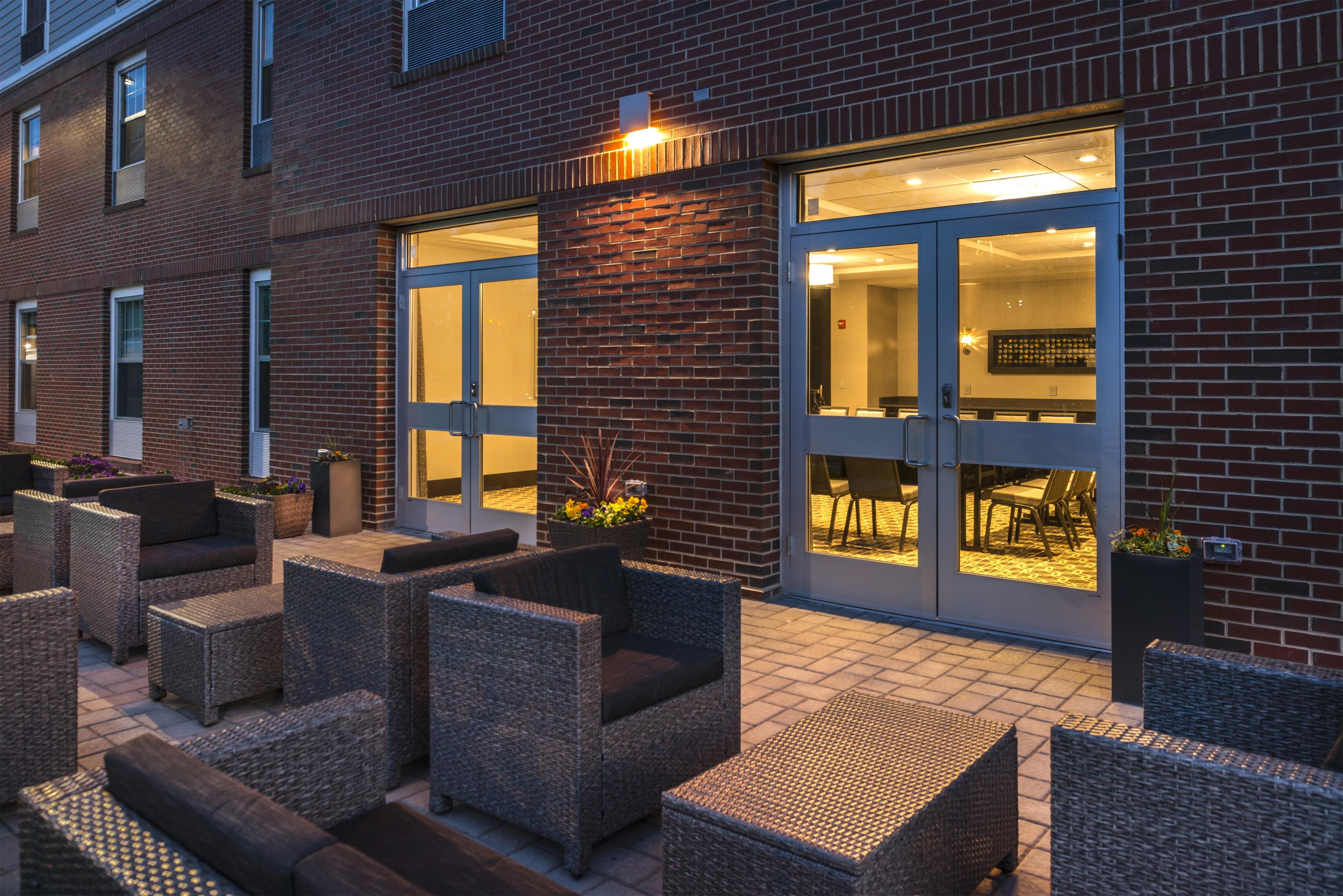 Exterior | Hampton Inn & Suites Bridgewater