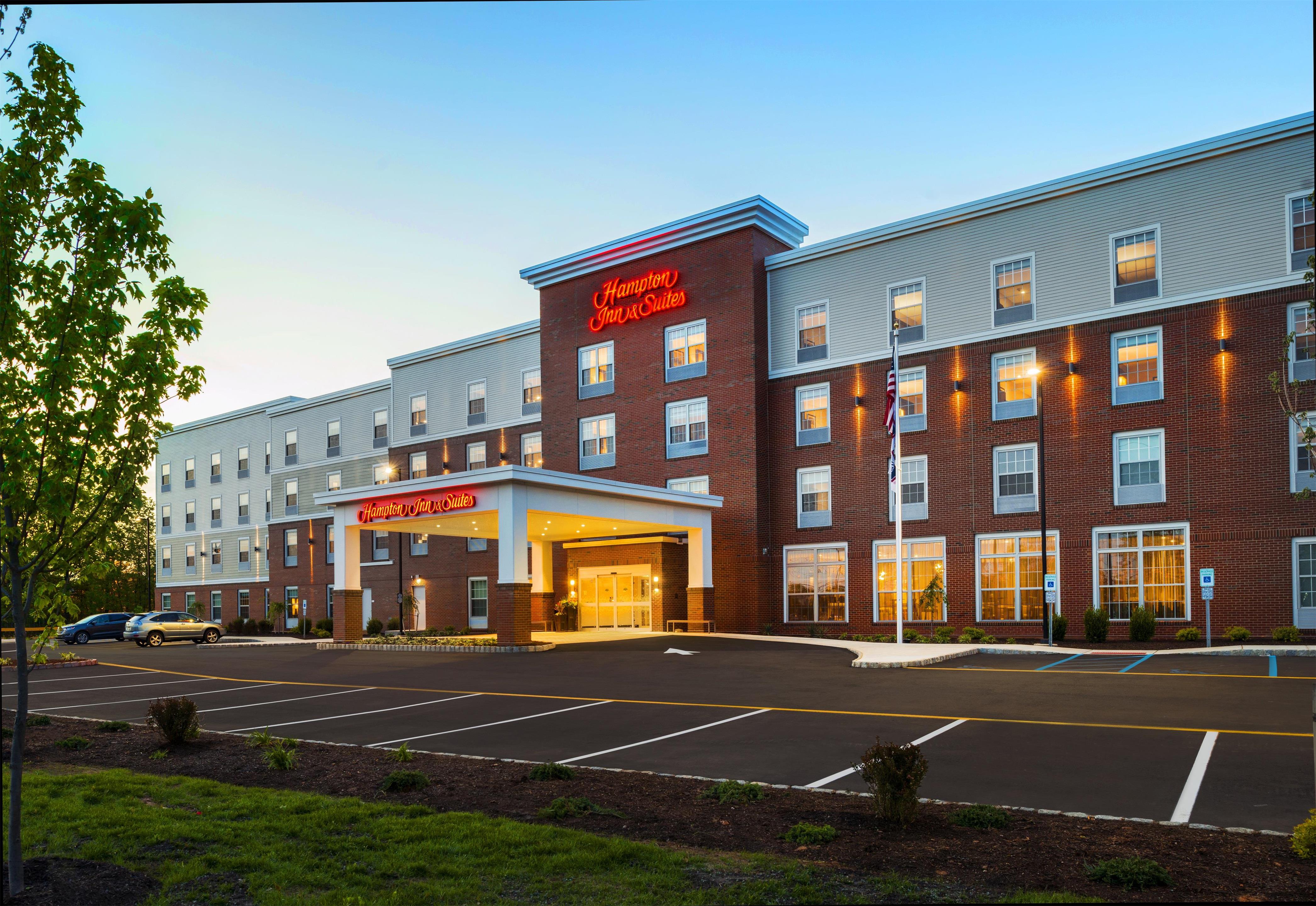 Exterior | Hampton Inn & Suites Bridgewater