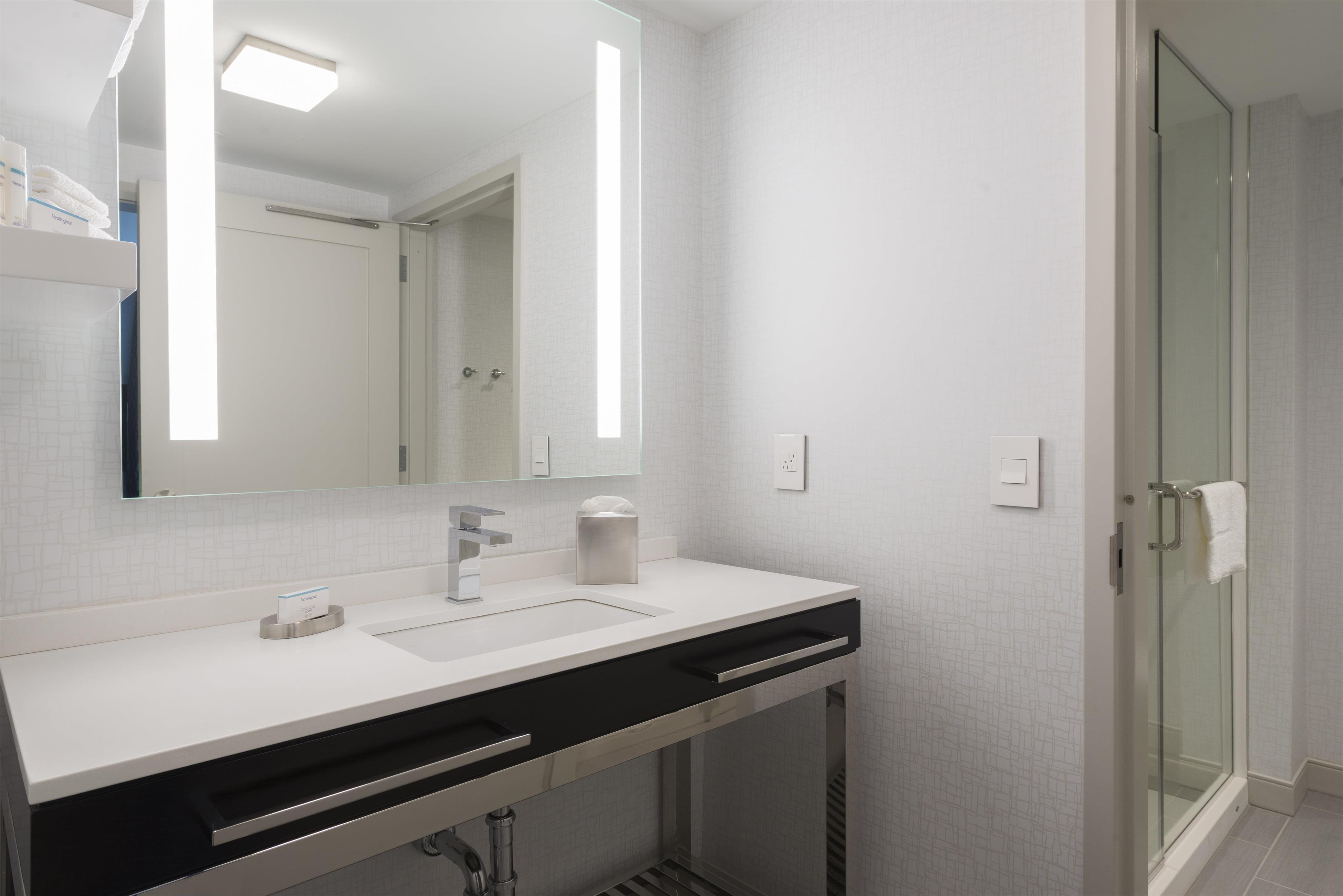 Guest room bath