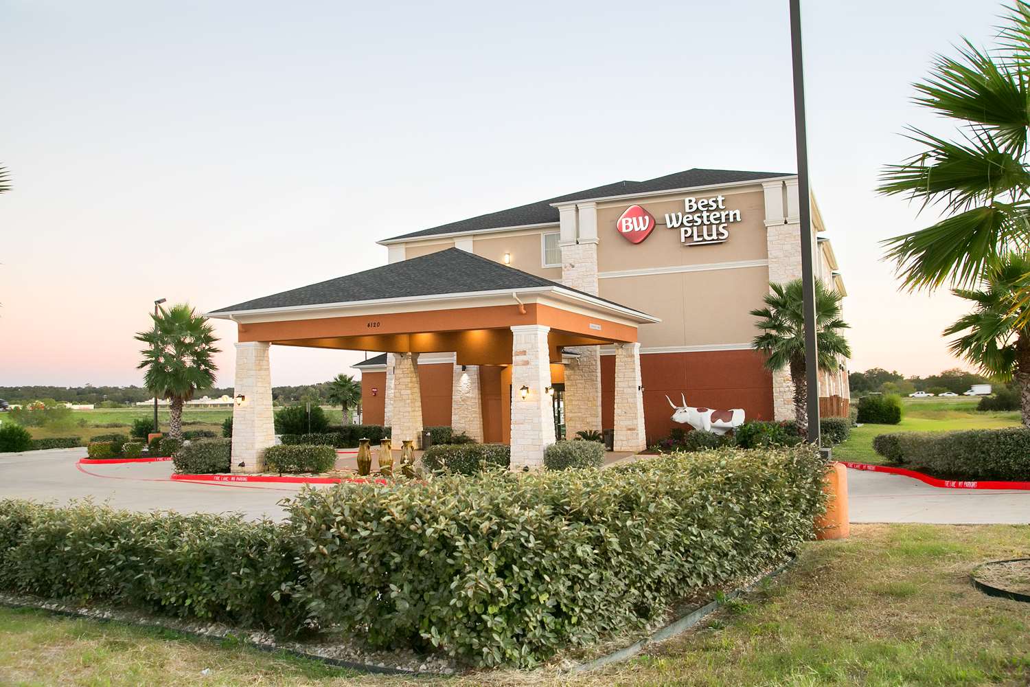 Best Western Plus Longhorn Inn Suites Luling Tx See S Exterior View Best Western Plus Longhorn Inn Suites Luling