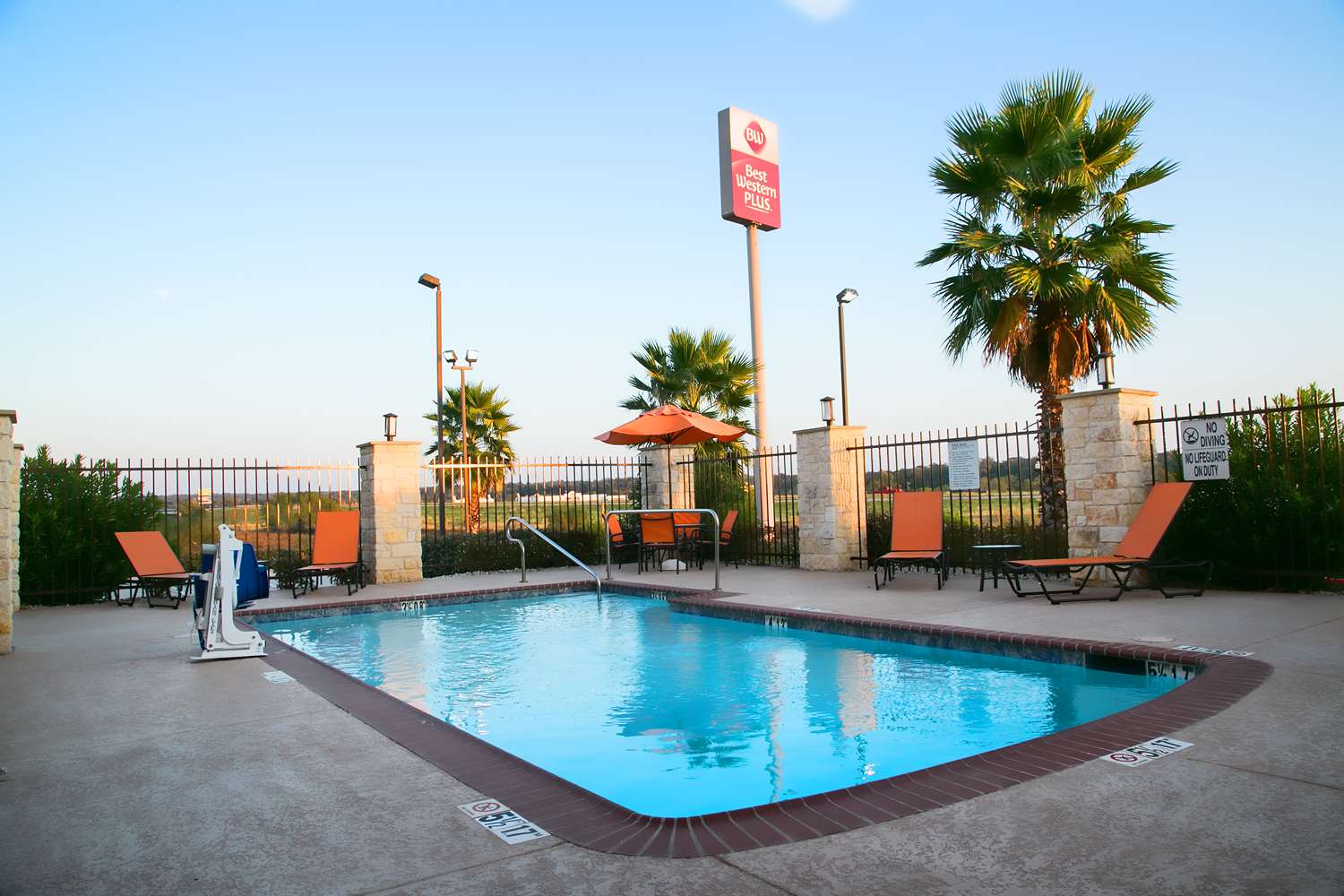 Best Western Plus Longhorn Inn Suites Luling Tx See S Pool Best Western Plus Longhorn Inn Suites Luling