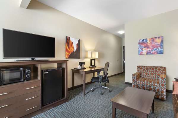 Suite - Best Western Plus Longhorn Inn & Suites Luling - I-10, Exit 632