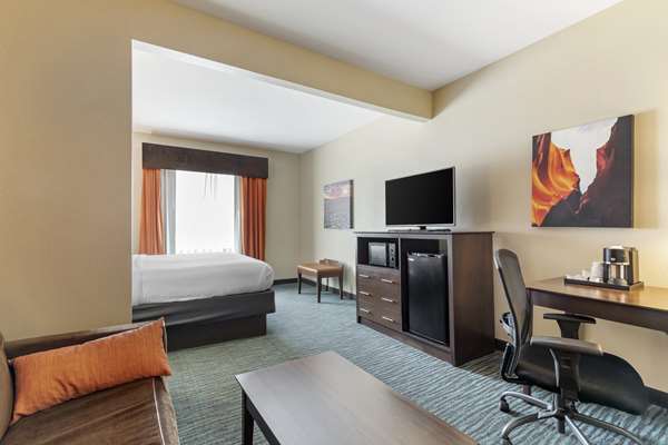 Suite - Best Western Plus Longhorn Inn & Suites Luling - I-10, Exit 632