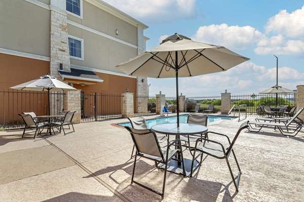 Pool - Best Western Plus Longhorn Inn & Suites Luling - I-10, Exit 632