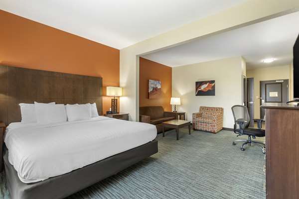 Suite - Best Western Plus Longhorn Inn & Suites Luling - I-10, Exit 632
