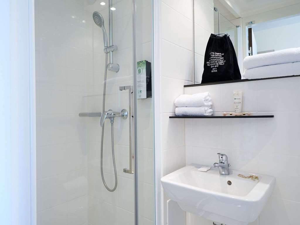 KYRIAD ROUEN SUD - VAL DE REUIL-guestroom-Guest Room,Bathroom,On-Site.jpg