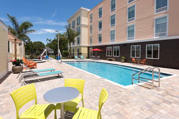 Pool - Home2 Suites by Hilton Nokomis