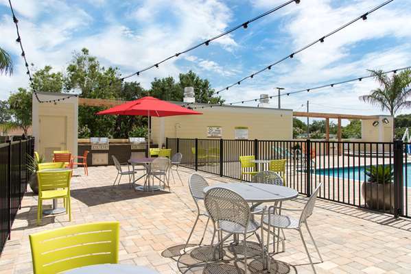 Pool - Home2 Suites by Hilton Nokomis