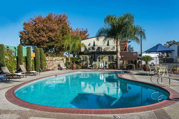 Pool - Days Inn & Suites Lodi