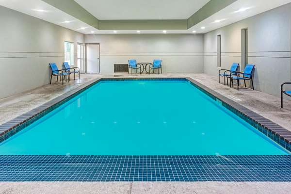 Pool - La Quinta Inn & Suites Lubbock - I-27, Exit 1