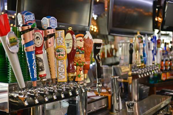 Bar - SureStay Collection by Best Western Genetti Hotel Williamsport