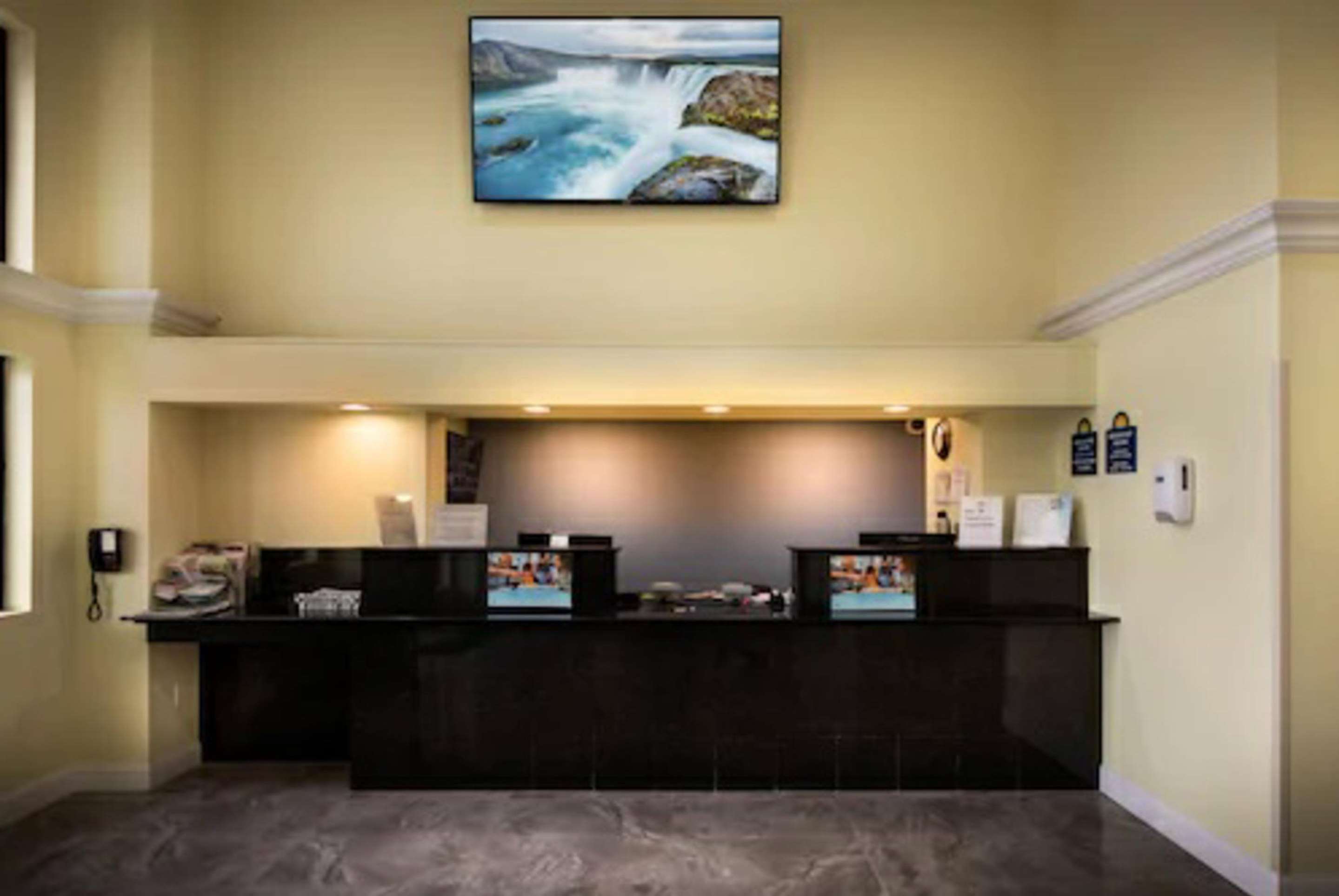 Lobby | Days Inn by Wyndham Wayne