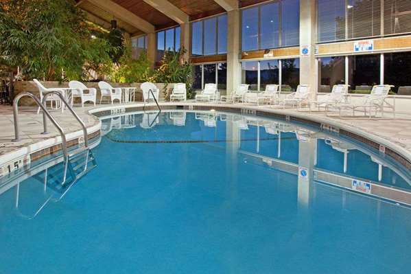 Pool - Days Inn Warren