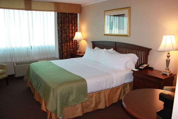  - Days Inn Warren