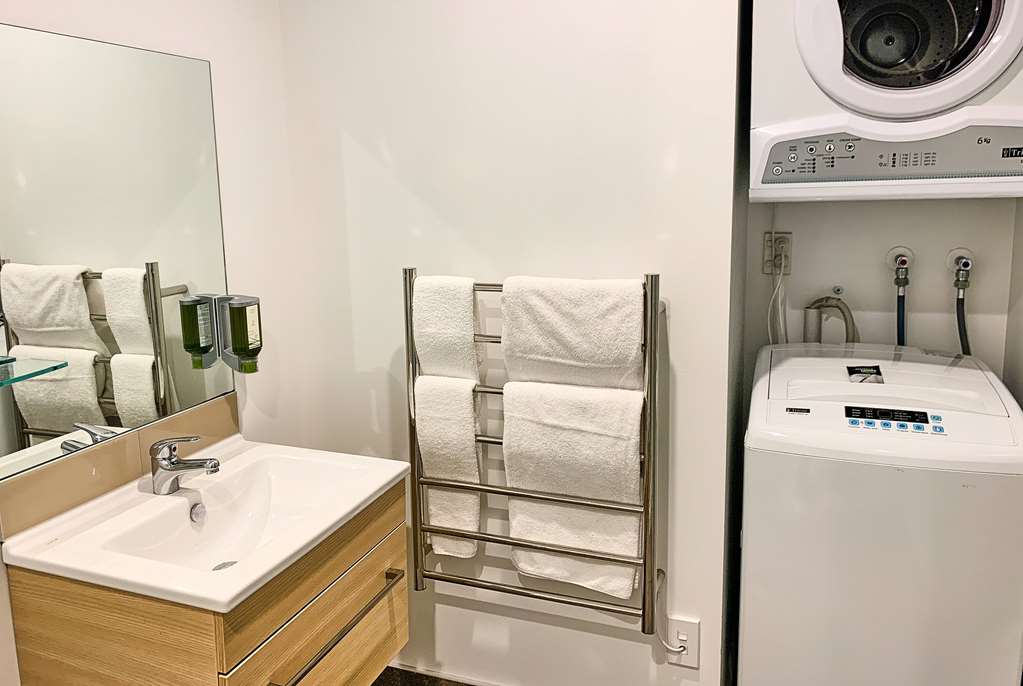 RAMADA SUITES BY WYNDHAM ALBANY-guestroom-Guest Room,Bathroom,On-Site.jpg