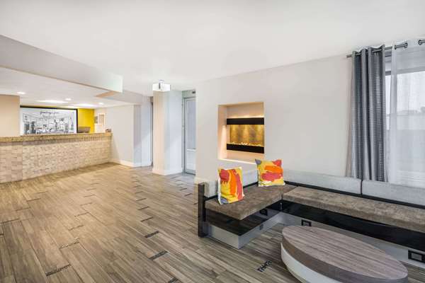  - Super 8 Hotel Downtown Nashville - I-24 & I-65, Exit 87