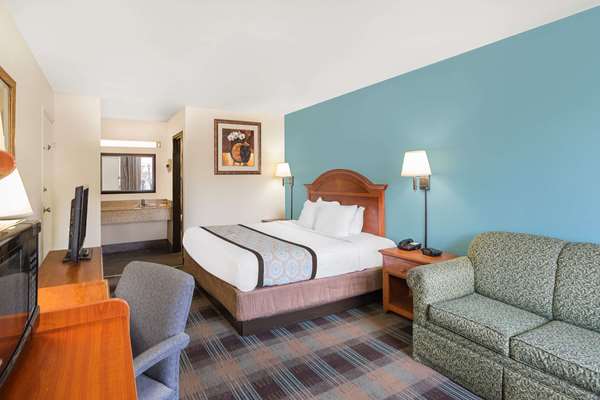 - Super 8 Hotel Downtown Nashville - I-24 & I-65, Exit 87