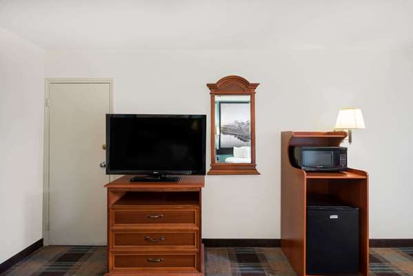  - Super 8 Hotel Downtown Nashville - I-24 & I-65, Exit 87