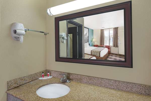  - Super 8 Hotel Downtown Nashville - I-24 & I-65, Exit 87