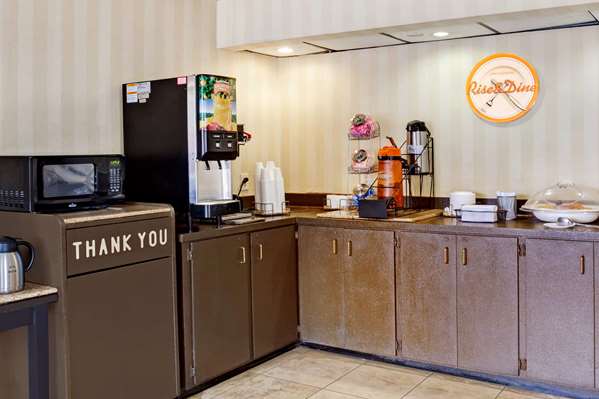  - Super 8 Hotel Downtown Nashville - I-24 & I-65, Exit 87