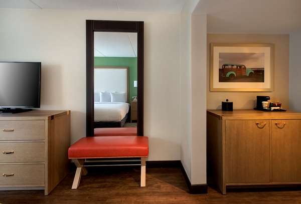  - Hayes Street Hotel West End Nashville - I-40 & I-65, Exit 209