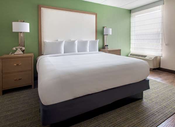  - Hayes Street Hotel West End Nashville - I-40 & I-65, Exit 209