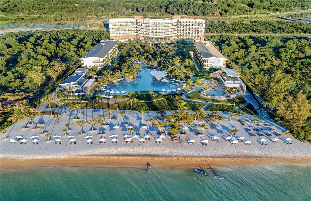 SOL BEACH HOUSE PHU QUOC-guestroom-Guest Room,Guest Room Amenity,Pool,Architecture,Off-Site,On-Site,Outdoor/Exterior,Local Area,People,Beach,View from above,Waterfront,Exterior View of Building.jpg
