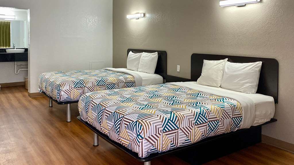MOTEL 6 HUNTINGTON, WV-guestroom-Guest Room,On-Site.jpg