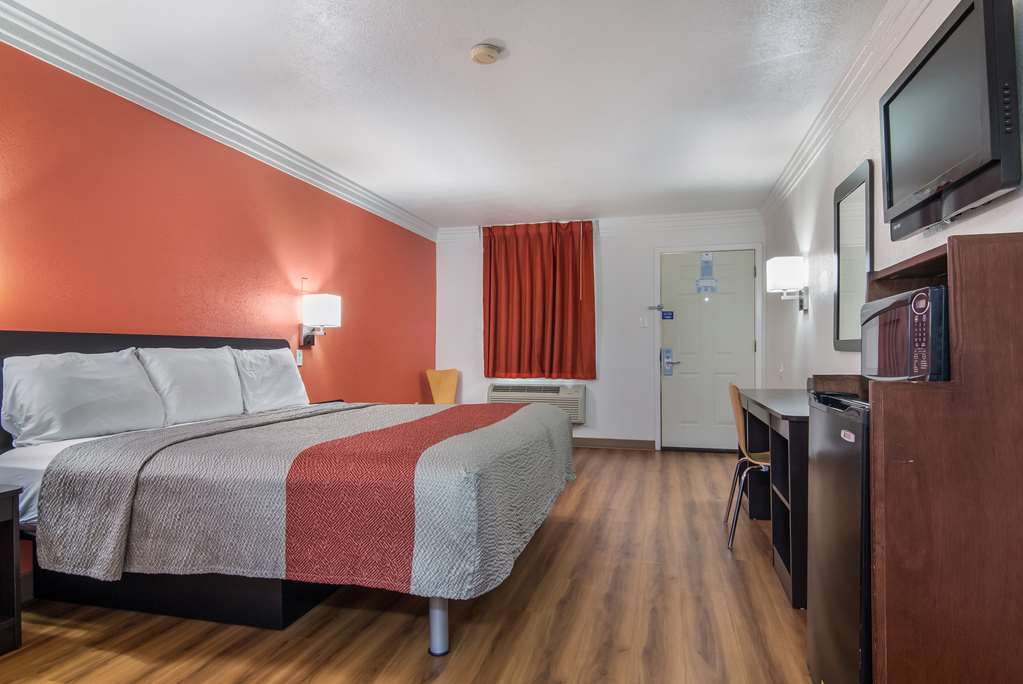 MOTEL 6 MARSHALL, TX-guestroom-Guest Room,On-Site.jpg
