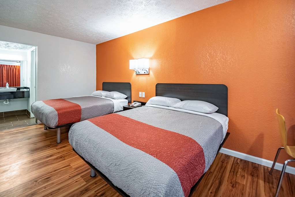 MOTEL 6 COLUMBUS OH-guestroom-Guest Room,Bathroom,Sink,Bedding,Queen bed,Guest Room Amenity,On-Site,Furnishings,Telephone,Double Room,Standard Room.jpg