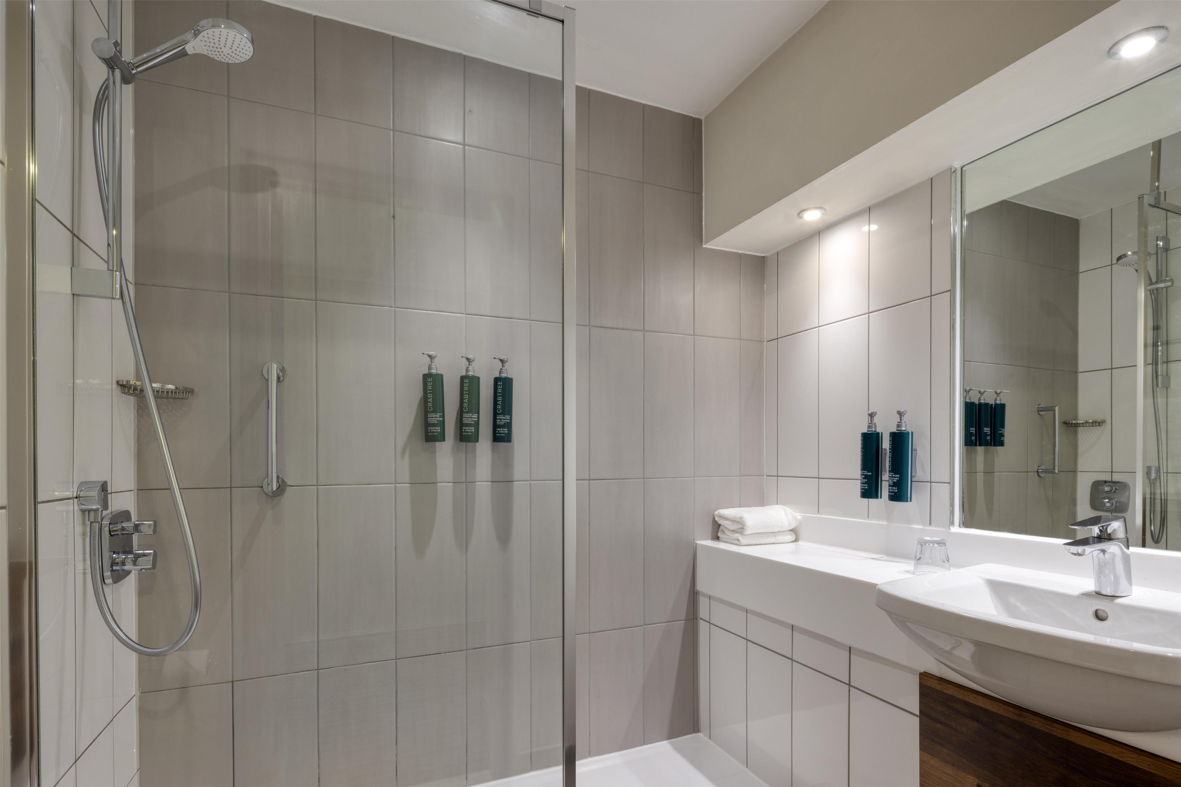 DoubleTree by Hilton Cheltenham Room Type - TWIN DELUXE ROOM WITH VIEW